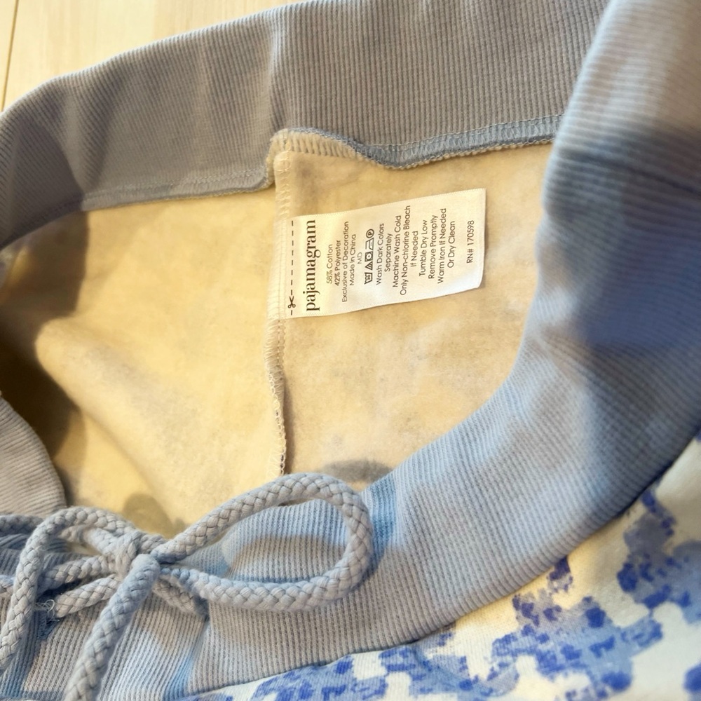 ๐ Pajamagram Chalet Shearling Rollneck Pajamas in Snow Day Shearling M - Picture 9 of 9
